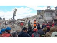 Osmaniye’de hasar gören bina çöktü