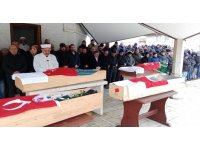 Bir aile yok oldu, tabutları yan yana dizildi