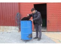 Bayramiç’te saç bidonları sobaya dönüştürülerek, deprem bölgesine gönderiliyor