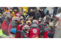 Kahramanmaraş’ta 107 saat sonra bir genç enkazdan sağ çıkarıldı