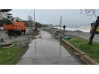 Karadeniz’in dev dalgalarının dövdüğü sahil temizlendi