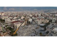 İskenderun Limanı’ndaki yangının soğutma çalışmaları karadan ve denizden devam ediyor