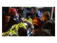 Depremin 112. saatinde enkaz altından kurtuluş
