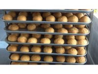 Deprem nedeniyle eğitime ara verilen okullar depremzedeler için ekmek üretim merkezi oldu