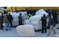 Uşak’tan deprem bölgesine uçakla battaniye gönderildi