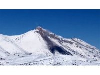 Depremden sonra dağ adeta yanıyor