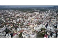 Depremin ortasındaki bu ilçedeki tek bina bile yıkılmadı