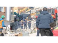 Adana’daki Ekim Apartmanı’nda arama kurtarma çalışmaları sürüyor