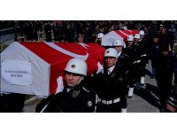 Enkaz altında kalan polis anne ve kızı gözyaşlarıyla uğurlandı