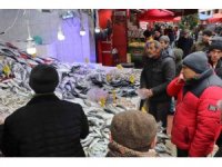 Karadeniz’deki fırtına balık avını aksattı, tezgahlar buzhane balıklarına kaldı