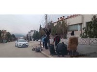 Otomobille çarpışan motosiklet sürücüsü yaralandı