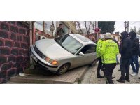 Sürücü el frenini çekmeyi unuttu, facianın eşiğinden dönüldü