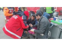 135 saat sonra enkazdan çıkan kedi tedavi altına alındı