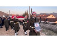 Depremde hayatını kaybeden astsubay ve ailesi toprağa verildi