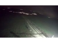 Depremde dağın sarsıldığı anlar kamerada