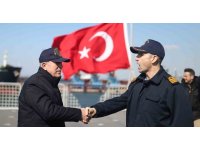 Bakan Akar, TCG Sancaktar’da depremzedeleri ziyaret etti