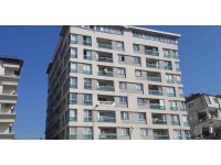 Deprem bölgesinde 7. kattan eşya alan adam canını hiçe saydı