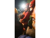 Depremin 137. saatinde hamile kadın ve 3 yaşındaki kızı kurtarıldı