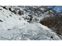 Hakkari’de 13 yerleşim yerinin yolu kapandı