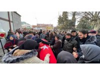 Depremde hayatını kaybeden teğmen, çocuğuyla birlikte son yolculuğuna uğurlandı