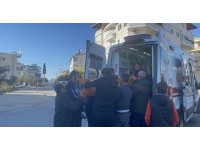 Hafif ticari araçla motosikletin çarpıştığı kazada 2 kişi ağır yaralandı