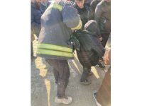 Deprem bölgesinde yürek ısıtan görüntü