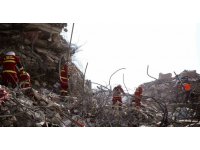 Türk ve El Salvadorlu ekipler 150 saat sonra 1 kadın ve 1 çocuğu enkazdan sağ çıkardı