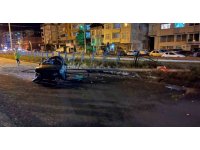 Rize’de aydınlatma direğine çarpan araç takla attı: 2 yaralı