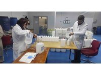 Öğretmen ve öğrencilerden hijyen malzemesi ve odun yardımı