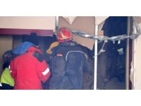 Tıkırdı ile gelen umutla ’anne ile bebeğine’ ulaşılmaya çalışılıyor