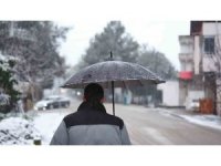 Samsun güne kar yağışıyla başladı