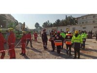 Ümraniye Belediyesi afetin yaralarını sarmak için deprem bölgesinde canla başla çalışıyor