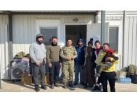 Mehmetçik, depremden etkilenen işitme engelli vatandaşların yardımına koşuyor