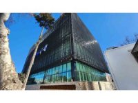 Binlerce yapının yok olduğu Adıyaman’da şaşırtan bina