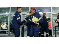 Türkiye’den ayrılan Yunan arama-kurtarma ekipleri Atina’da ilgiyle karşılandı