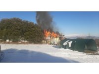 Bağ evinde çıkan yangın ormana sıçramadan söndürüldü