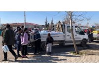 Yunusemre depremzedelerin yaralarını sarıyor