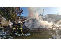 Şömineden çıkan yangın villayı küle çevirdi