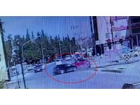 Kırmızı ışık ihlalinin kazayla sonuçlandığı anlar kamerada: 2 yaralı