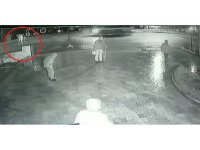 Cami çıkışı minibüs çarptı: Kaza anı kamerada