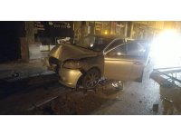 Kontrolden çıkan otomobil çöp konteynerine çarptı; 1 yaralı