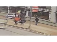 Yolun karşısına geçerken forkliftin çarptığı yaya yaralandı