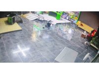 Stüdyoda deprem anı kamerada