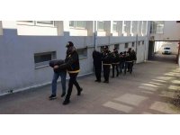 Depremzedelerin eşyalarını çalan 7 kişi yakalandı