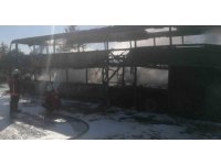 Otoyolda park halindeki yolcu otobüsü yandı