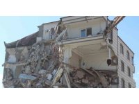 İslahiye’de ağır hasarlı binaların yıkımına başlandı