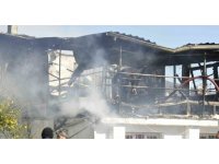 Elektrik tellerinden çıkan yangında ev kullanılamaz hale geldi