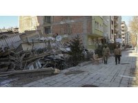 Vanlı güvenlik korucuları deprem bölgesinde nöbette
