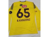 Batuhan Karadeniz’den depremzedelere Eskişehirspor formalı destek