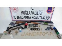 Antik tabancayı satmak isterken yakalandı